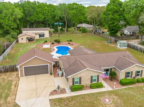 5850 Cherokee Dr, Milton, FL 32570