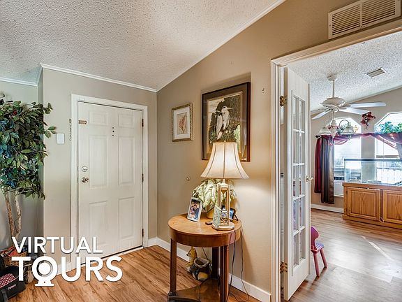 4th image of 237 Vintage Oak Cir