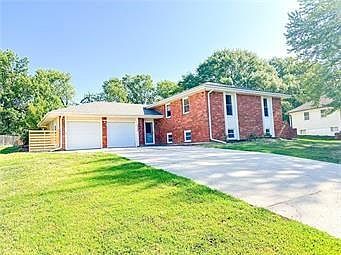 3rd image of 6509 NW Melody Ln W