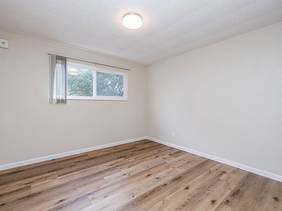 5th image of 276 Adams St APT 6