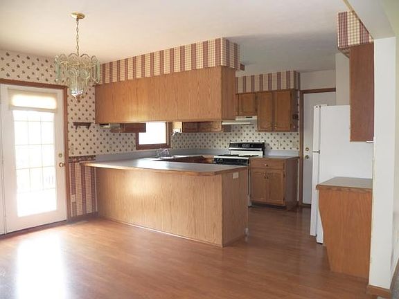 3rd image of 420 Fairview Dr