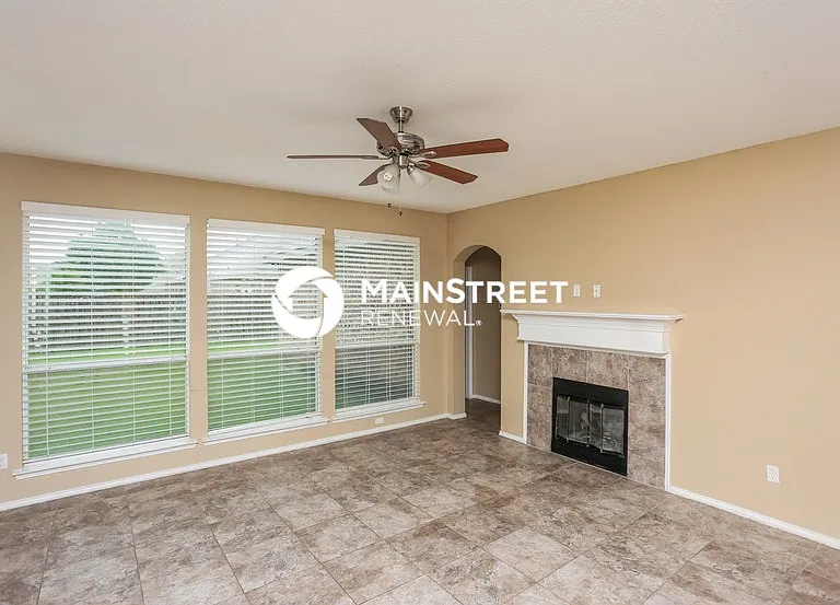 749 Mulberry Ln — Photo 3