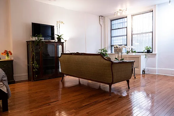 Rented by Alexander C. Lerner, LREB | media 2