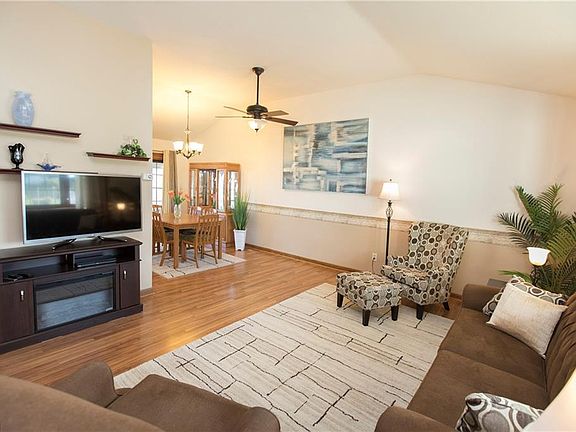 5th image of 24886 Mitchell Dr