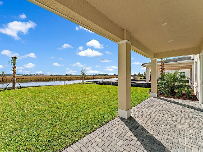 12550 Nautilus Cir — Photo 32