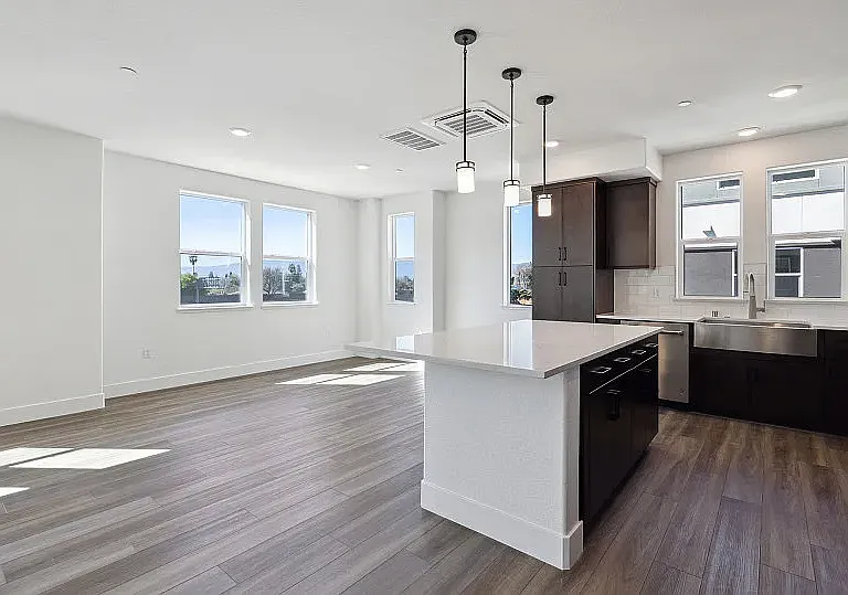 584 Laraline Way — Photo 4