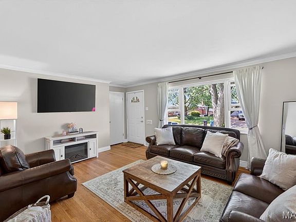 3rd image of 307 Pentonville Dr