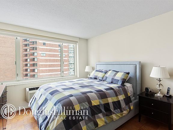 4th image of 130 W 67th St APT 16B
