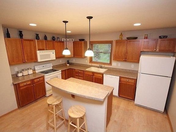 4th image of 523 Basswood Ave