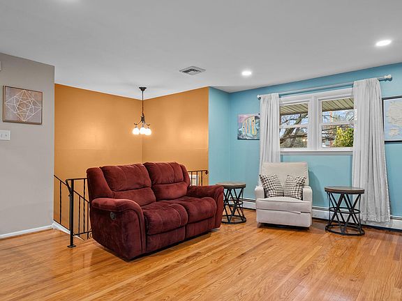 4th image of 1286 E Evergreen Dr