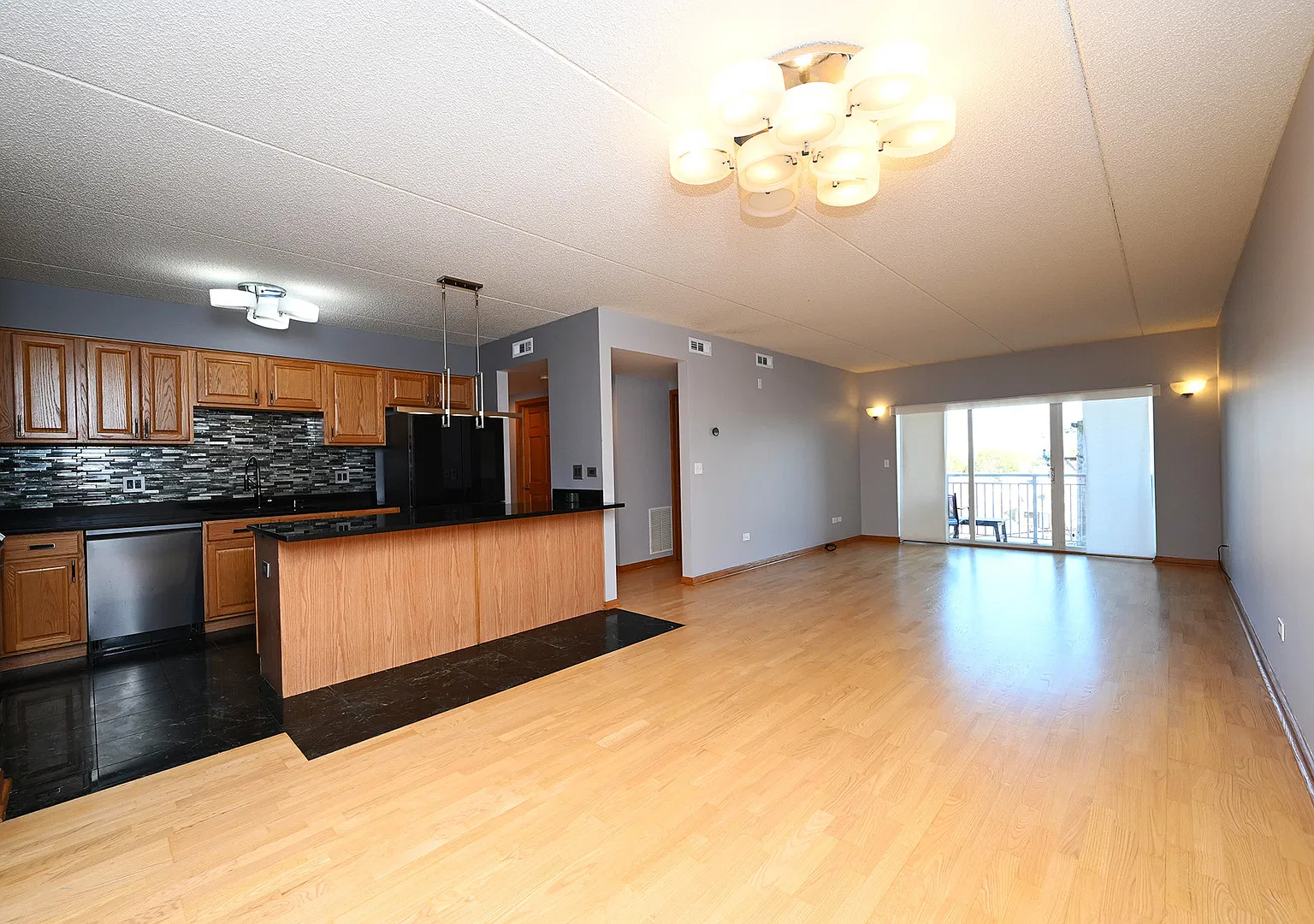 2 bed, 1212 sqft, $2,400 — Photo 3
