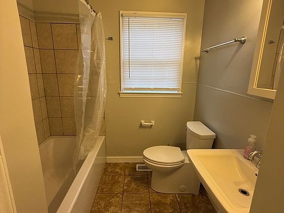 5th image of 165 Endsley Ave
