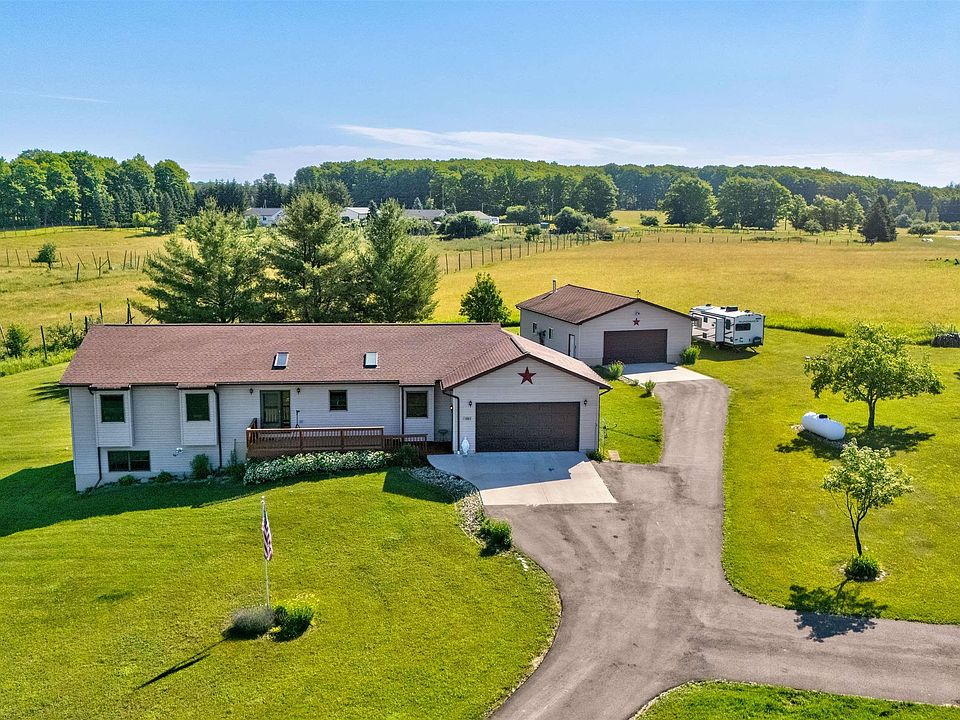 1st image of 1862 County Road 370 Rd