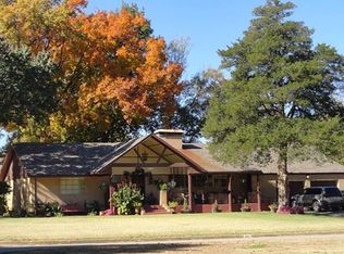 300 N 11th St, Ponca City, OK 74601