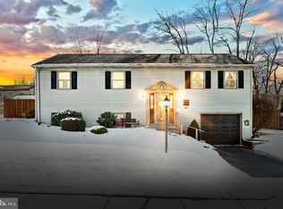 63 Lion Dr, Hanover, PA 17331