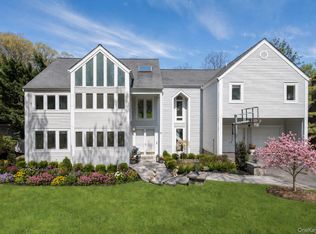 8 Verity Lane, Roslyn, NY 11576