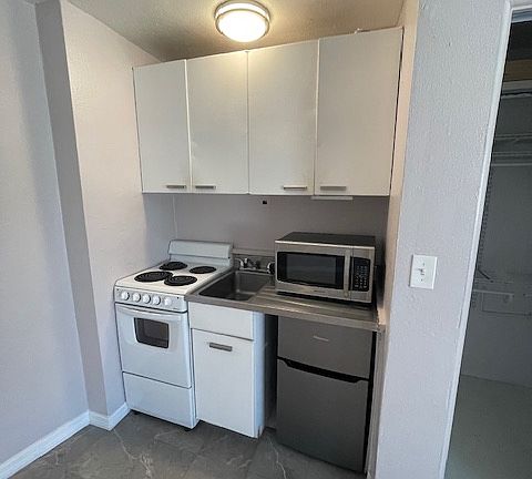 3rd image of 1508 Dolphin St APT 8