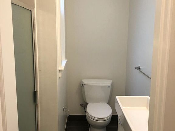 3rd image of 1428 Steiner St #10