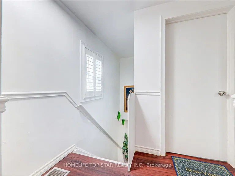 50 Chestnut Cres — Photo 13