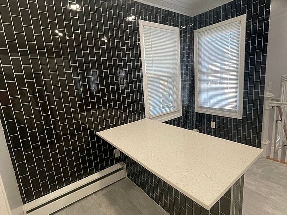 5th image of 264 Lombard St #10972910
