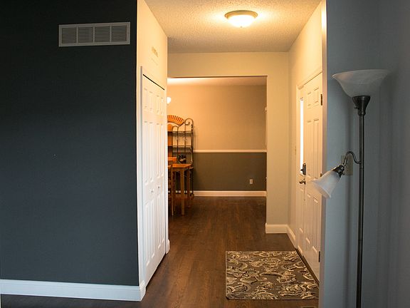 foyer w large coat closet