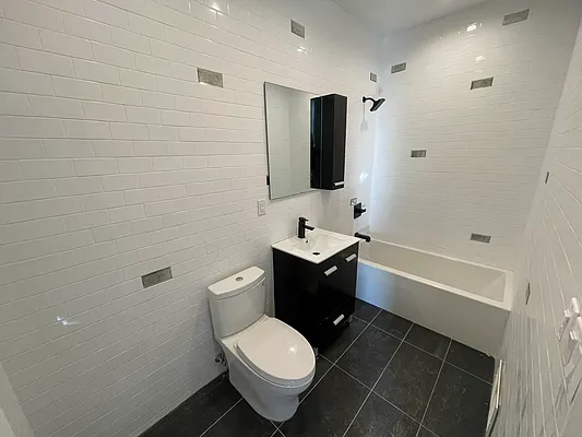 Rented by Delmark Realty LLC | media 19