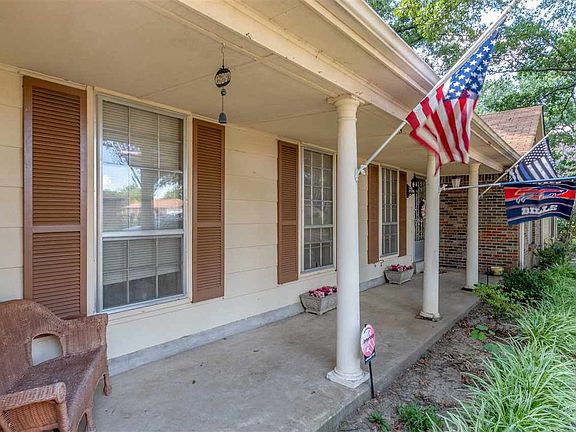 3rd image of 3265 Foxbriar Dr