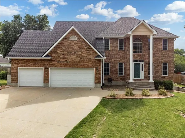 71 Arrowhead Dr, Lexington, MO 64067