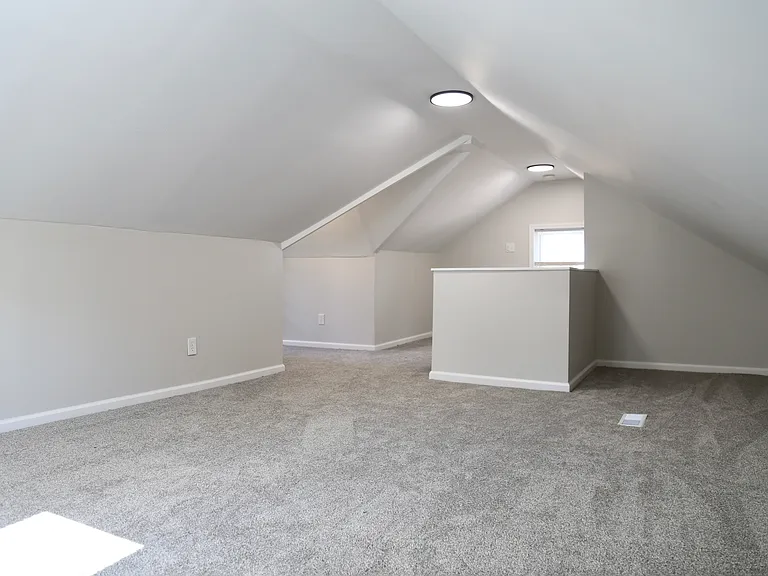 13613 Clifford Ave — Photo 17