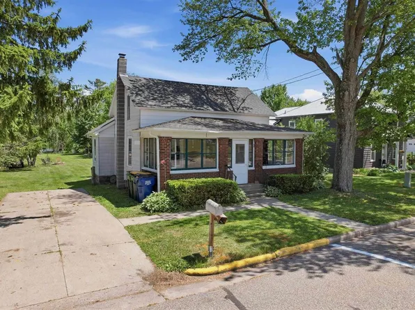 338 N Main St, Amherst, WI 54406