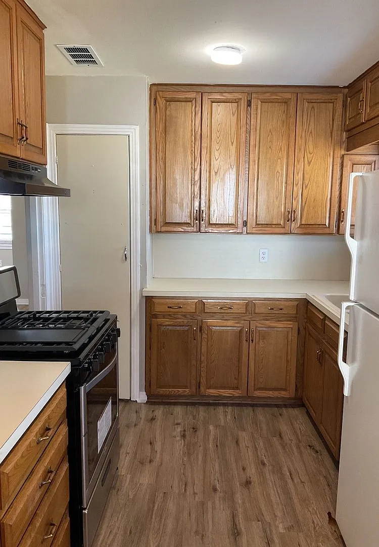 Back To School Rent Special - $250 Gift Card & Water Included! — Photo 3