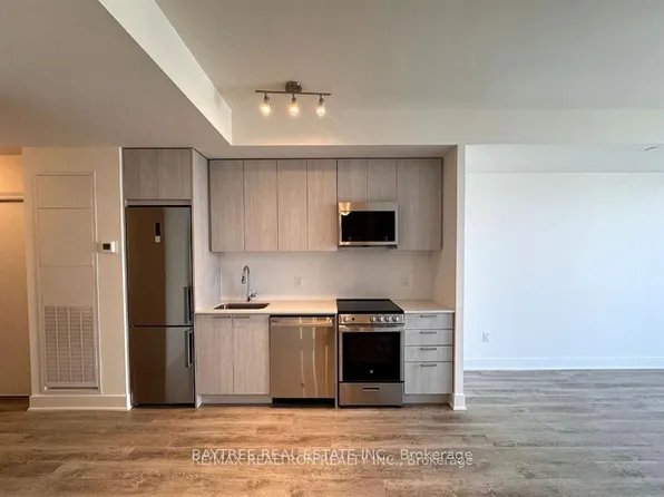 185 Deerfield Rd #1205, Newmarket, ON L3Y 0G7