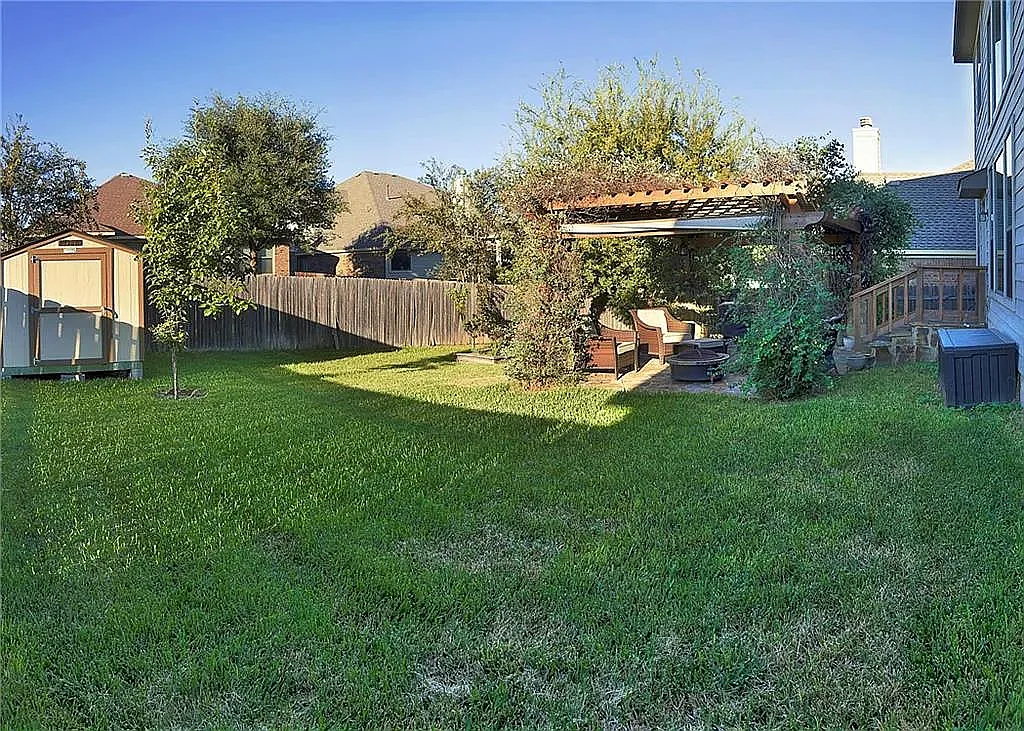 1005 Glasgow Cv — Photo 3
