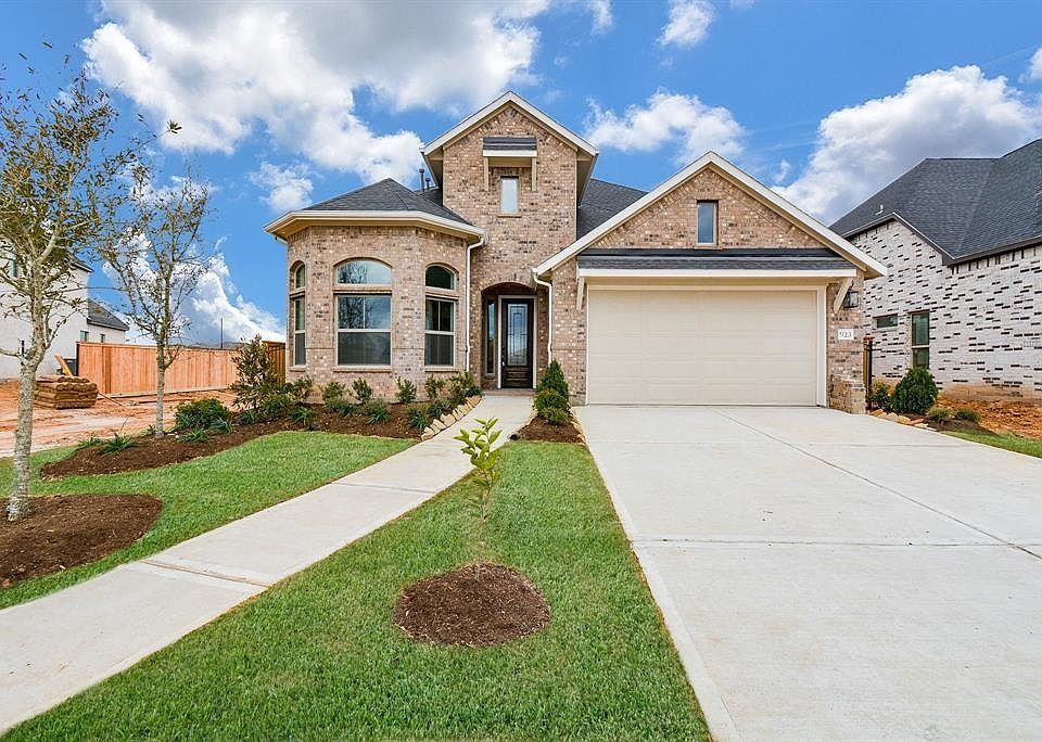 1st image of 923 Orange Zest Ln
