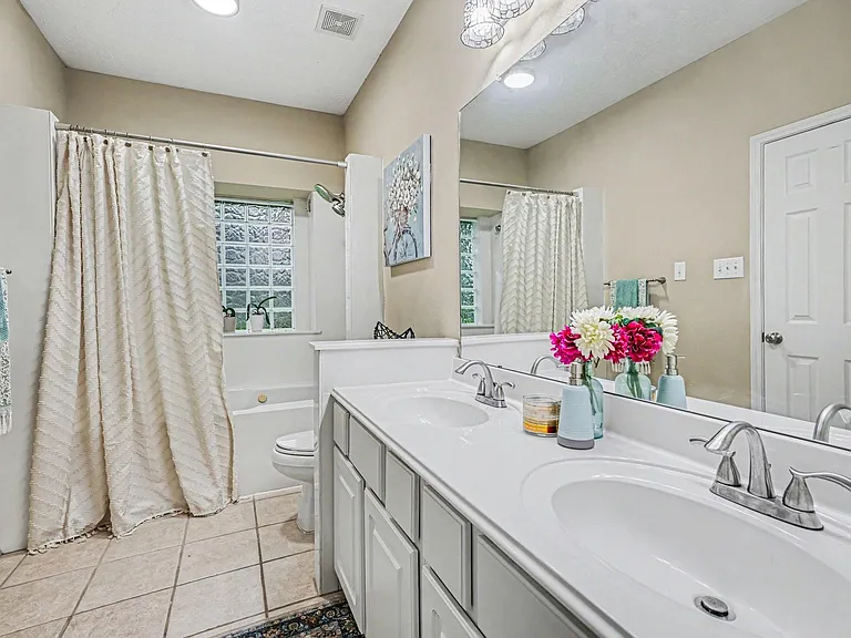 819 Davis Rd — Photo 17