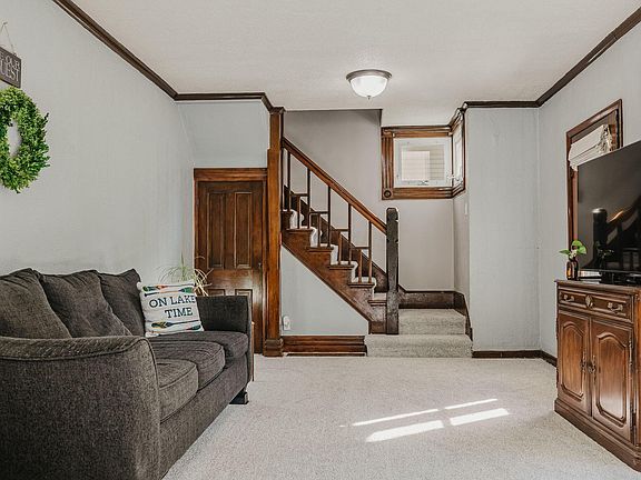 5th image of 218 Lake St