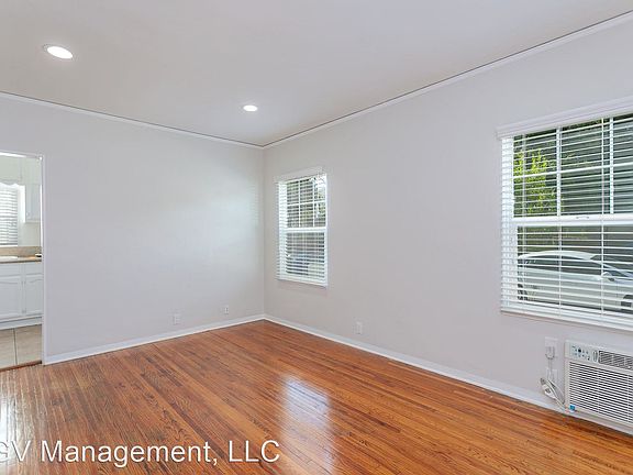 4th image of 220 W Lime Ave APT A