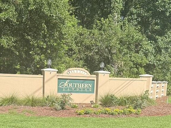 2nd image of 151 Wood Crest Cir