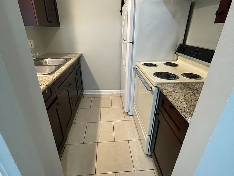644 N Donmoor Ave #4 — Photo 2