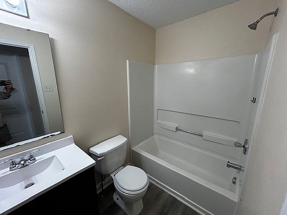 4th image of 6210 Palomar Cir