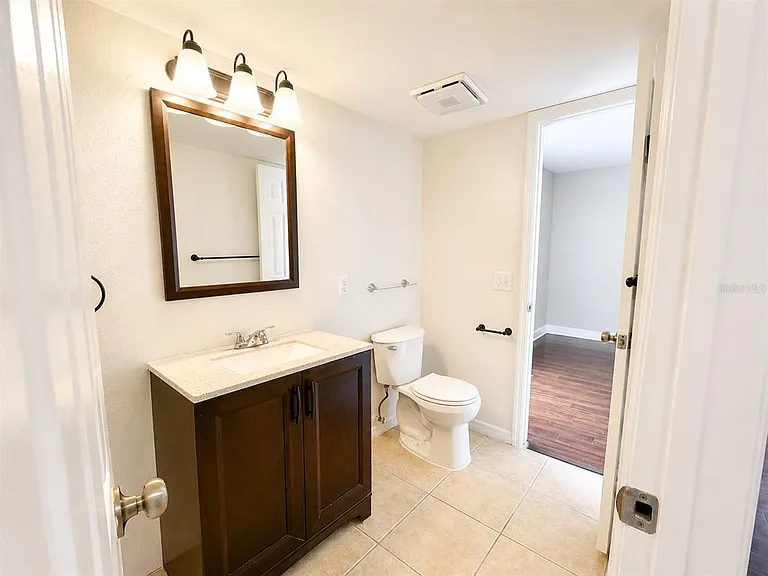 5104 Springwater Ct — Photo 13