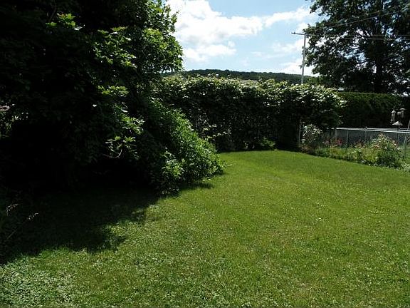 5th image of 176 Zoa Ave