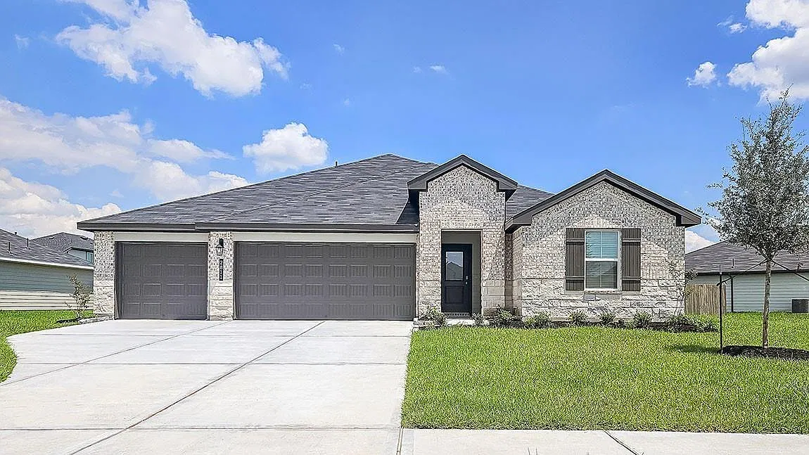 5 bed, 3.0 bath, 2495 sqft, $2,795 — Photo 1