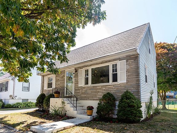 2nd image of 98 Chesterfield St