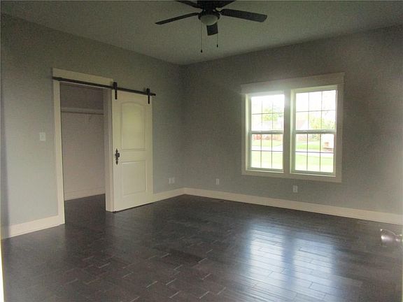 5th image of 1322 E Main St