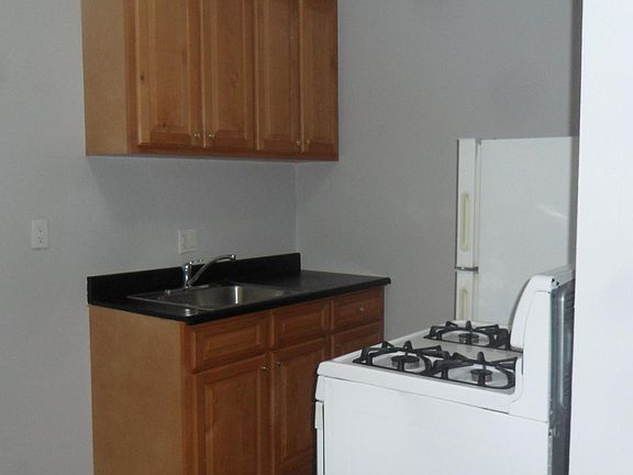 3rd image of 706 F St #119