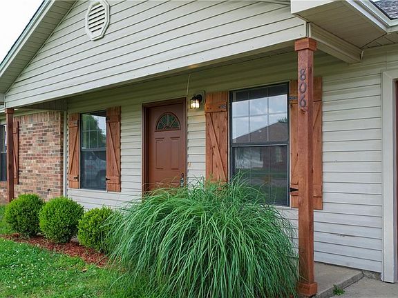 2nd image of 806 S 38th St
