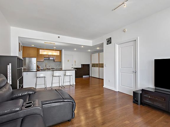 3rd image of 4815 11th St #10E