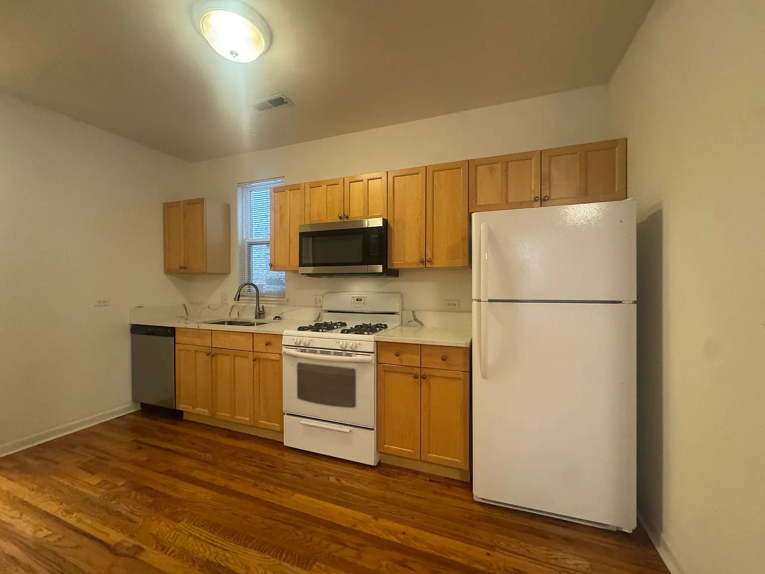 2 bed, 1200 sqft, $2,800 — Photo 4