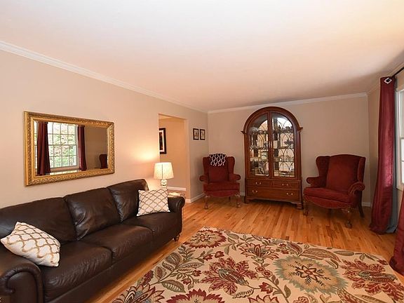 3rd image of 400 Bates Dr